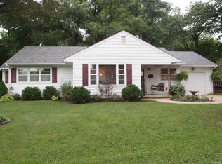 2223 Pine St, Eldorado, IL 62930