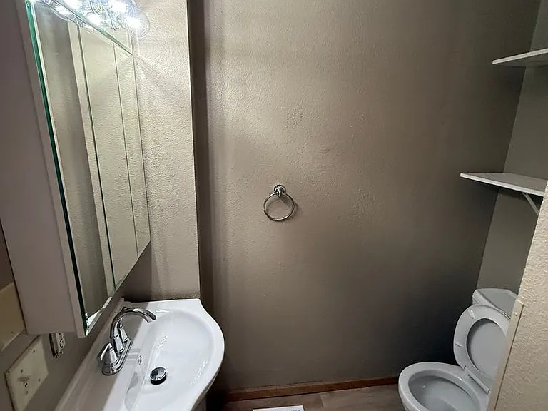 117 E Cherry St — Photo 7