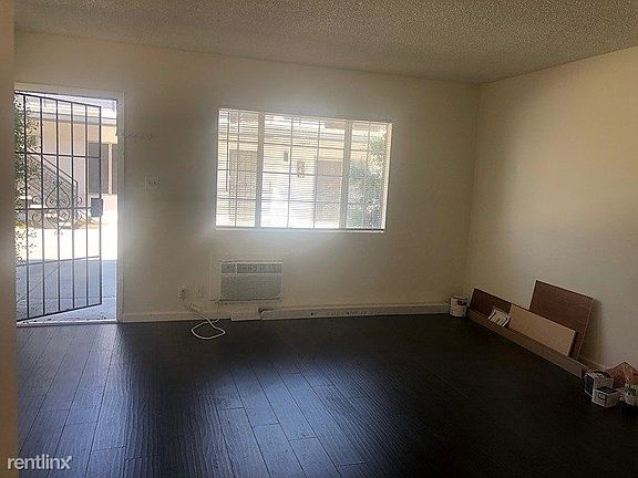 5th image of 11912 Hart St