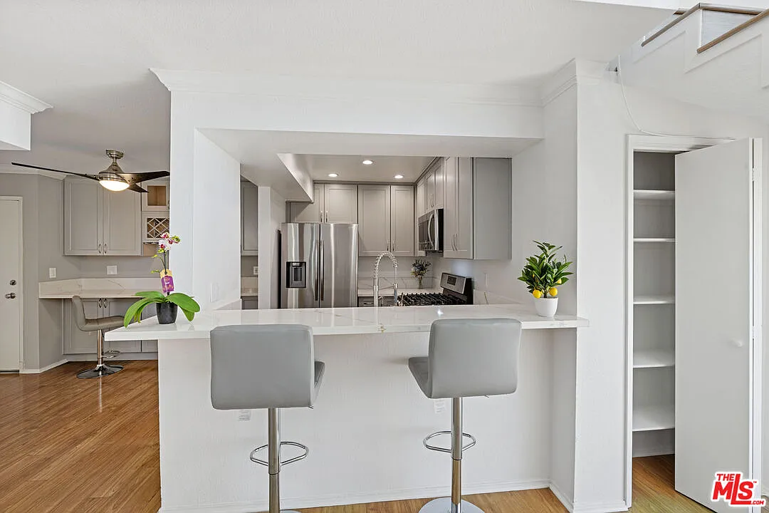 2 bed, 1137 sqft, $3,250 — Photo 4