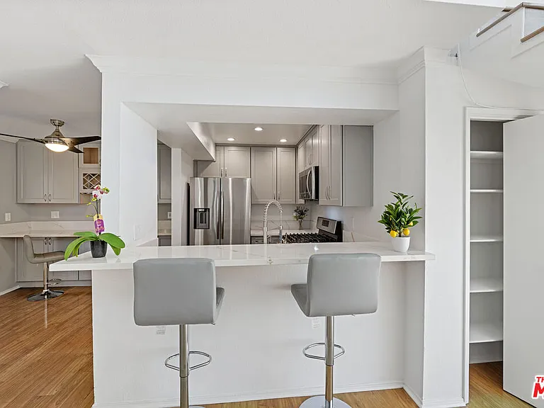 5325 Newcastle Ave #312 — Photo 4