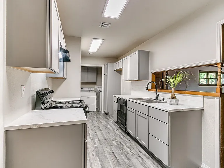 2221 Churchill Pl — Photo 18