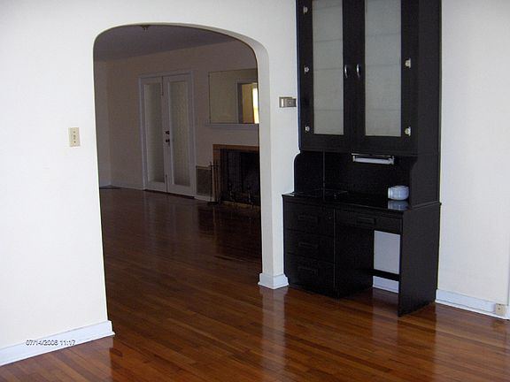 4th image of 803 Daytona Ave