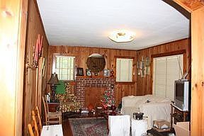 3rd image of 513 Highway 394