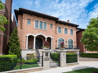 1746 W Surf St, Chicago, IL 60657