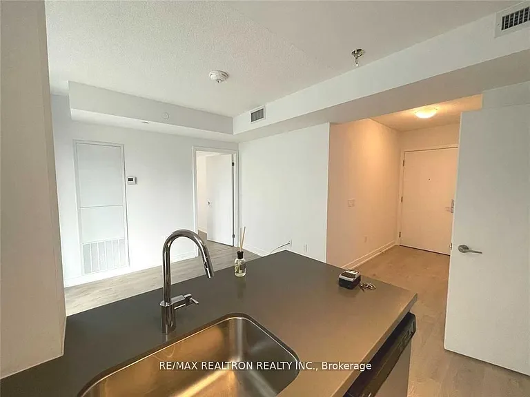 50 Wellesley St E #1111 — Photo 8
