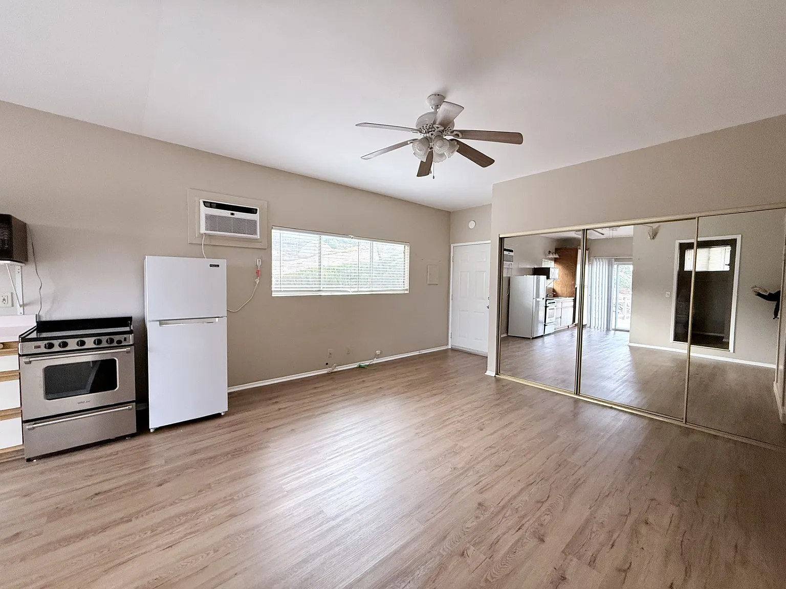 Studio, 500 sqft, $1,695 — Photo 2
