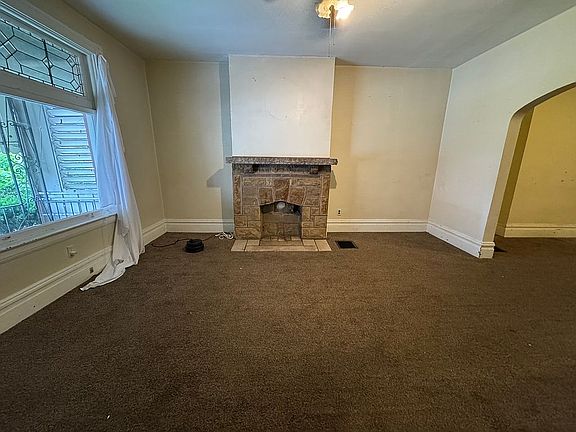 5th image of 232 Moore Ave