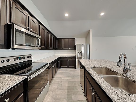 5th image of 356 Bonita St