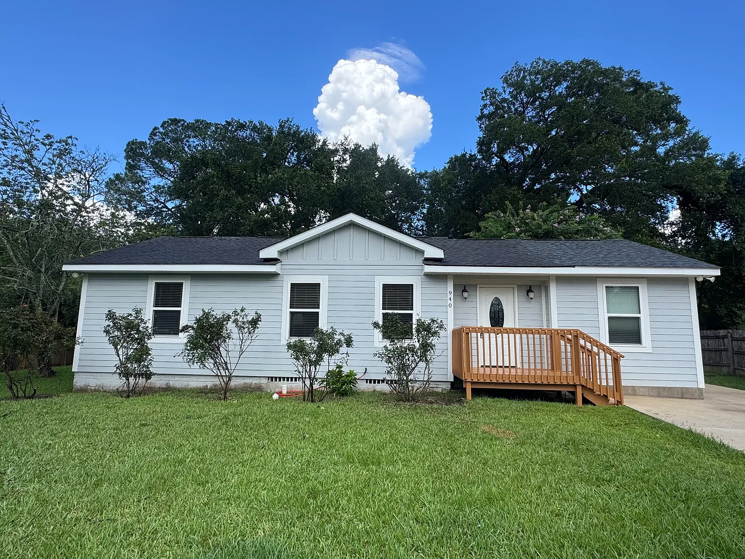 940 Hawthorne St — Photo 1