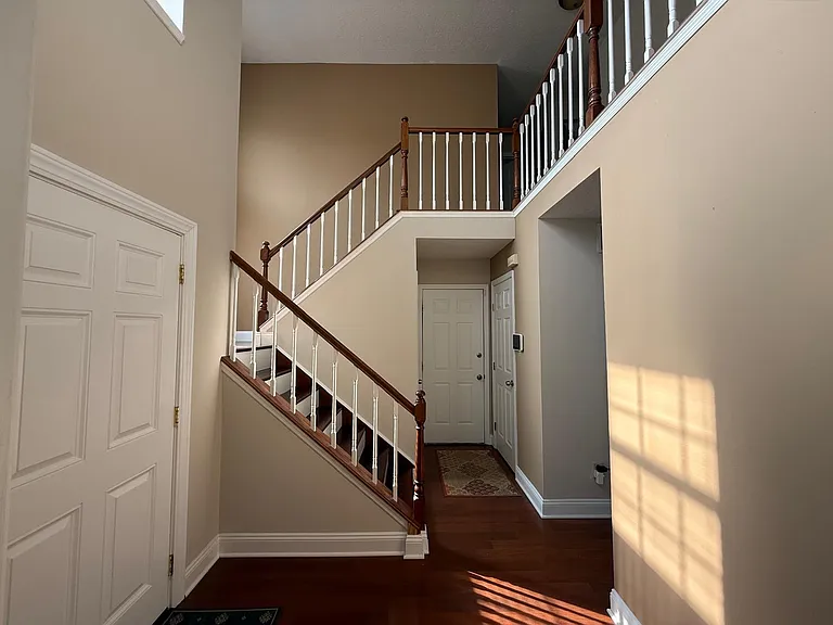 7574 Allenwood Ct — Photo 2