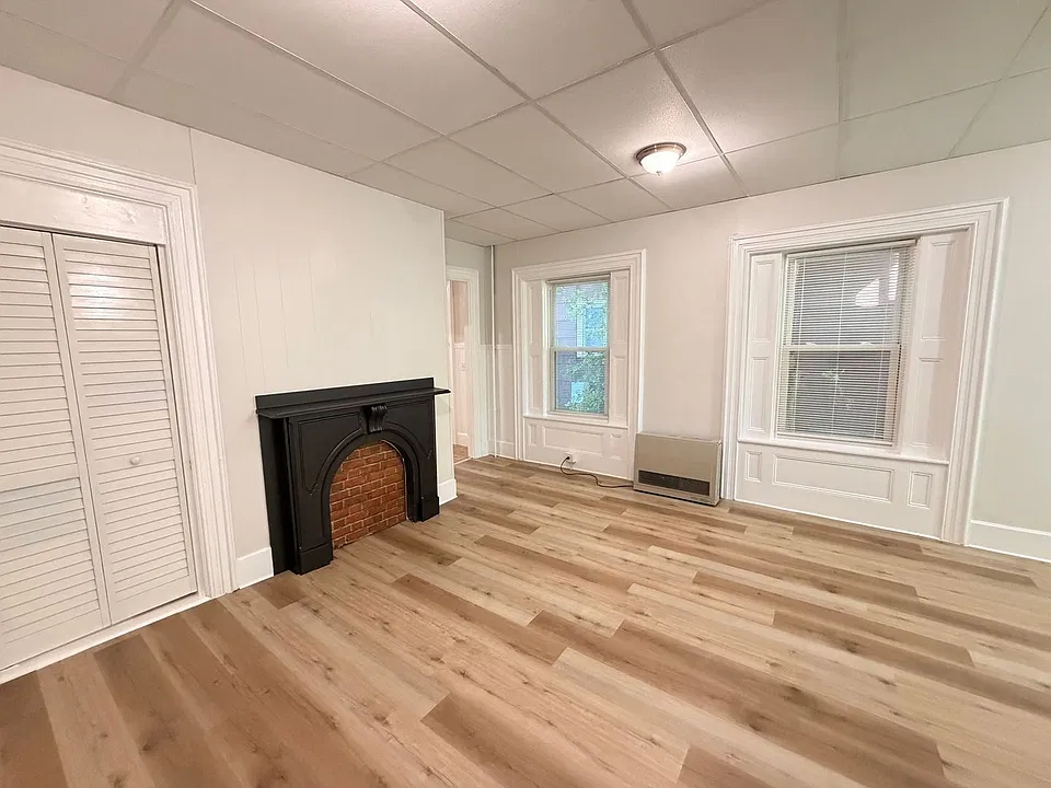 18 Brook St #2