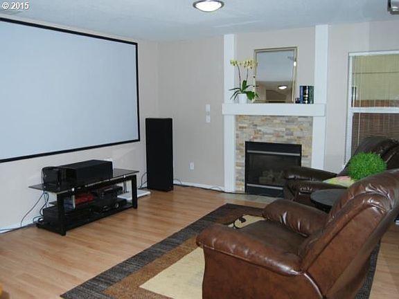 5th image of 2135 NE Clarendon St