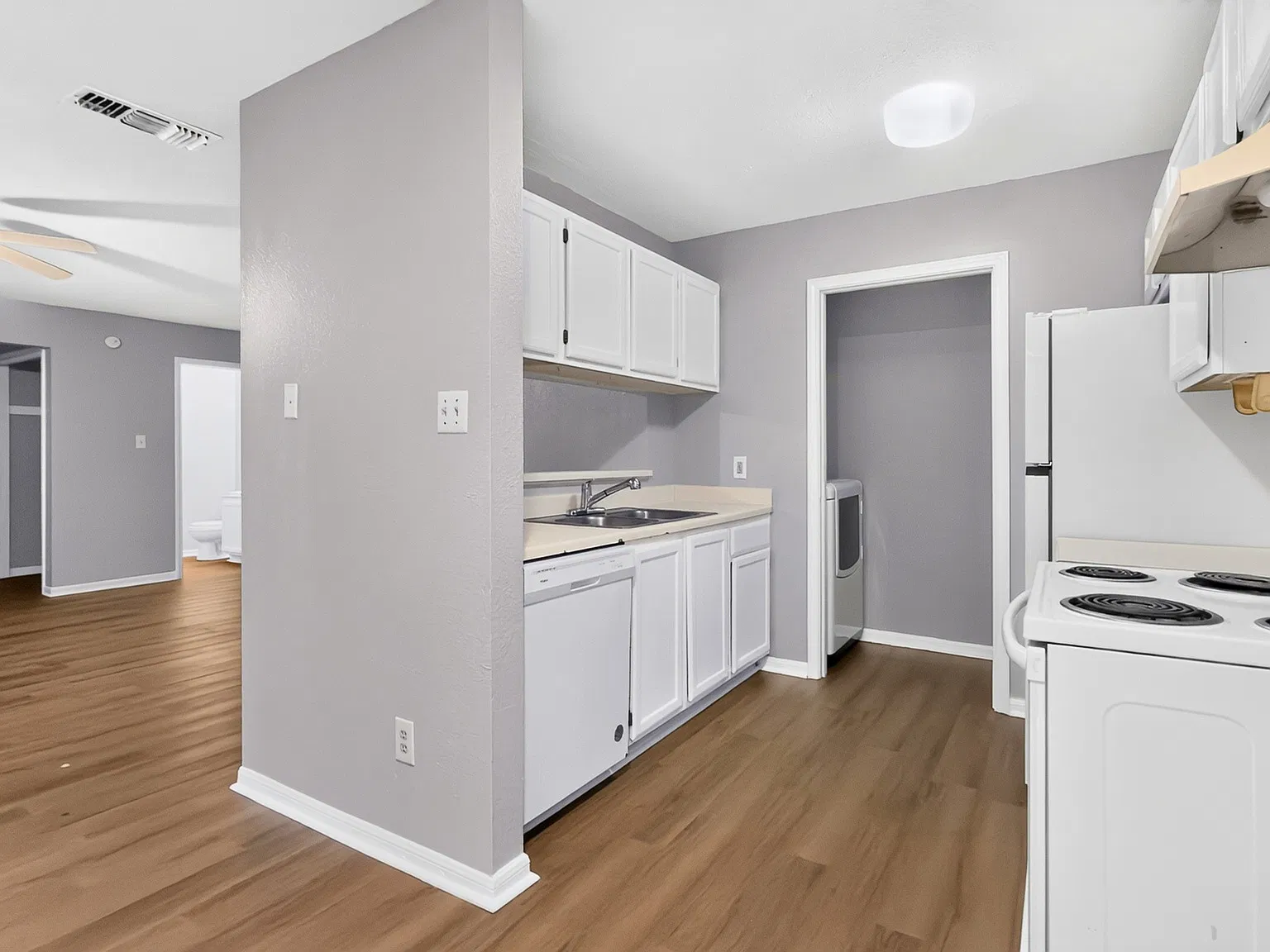 1813 Cedarhill Dr — Photo 4