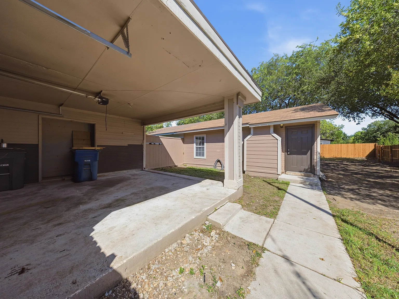2 bed, 780 sqft, $1,375 — Photo 1