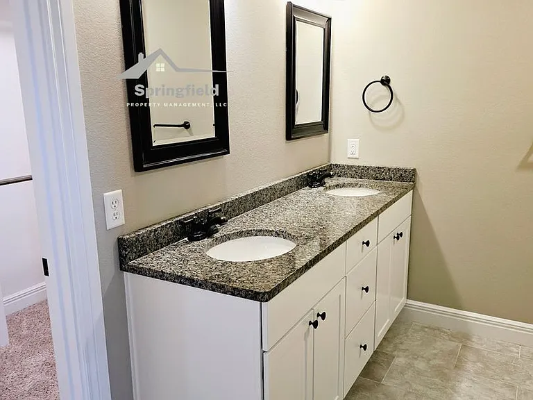 4559 E Cromwell St — Photo 9