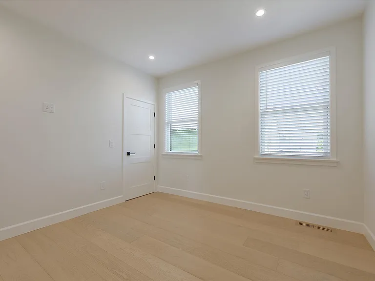 332 Pine Ave — Photo 28