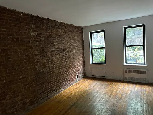 Rented by Eric Goodman Realty Corp | media 10