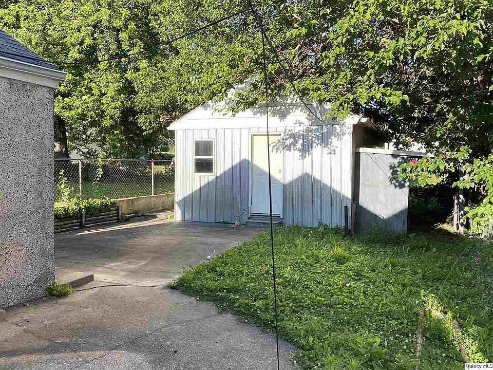 2nd image of 831 S 5th St