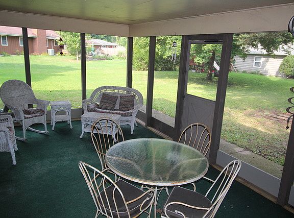 5th image of 952 N Edgelawn Dr