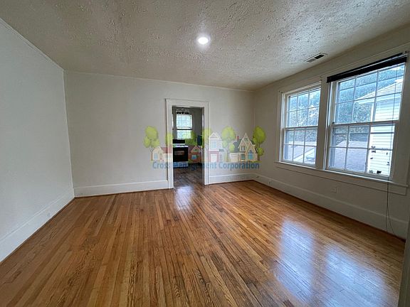 3rd image of 305 1/2 Linden Ave