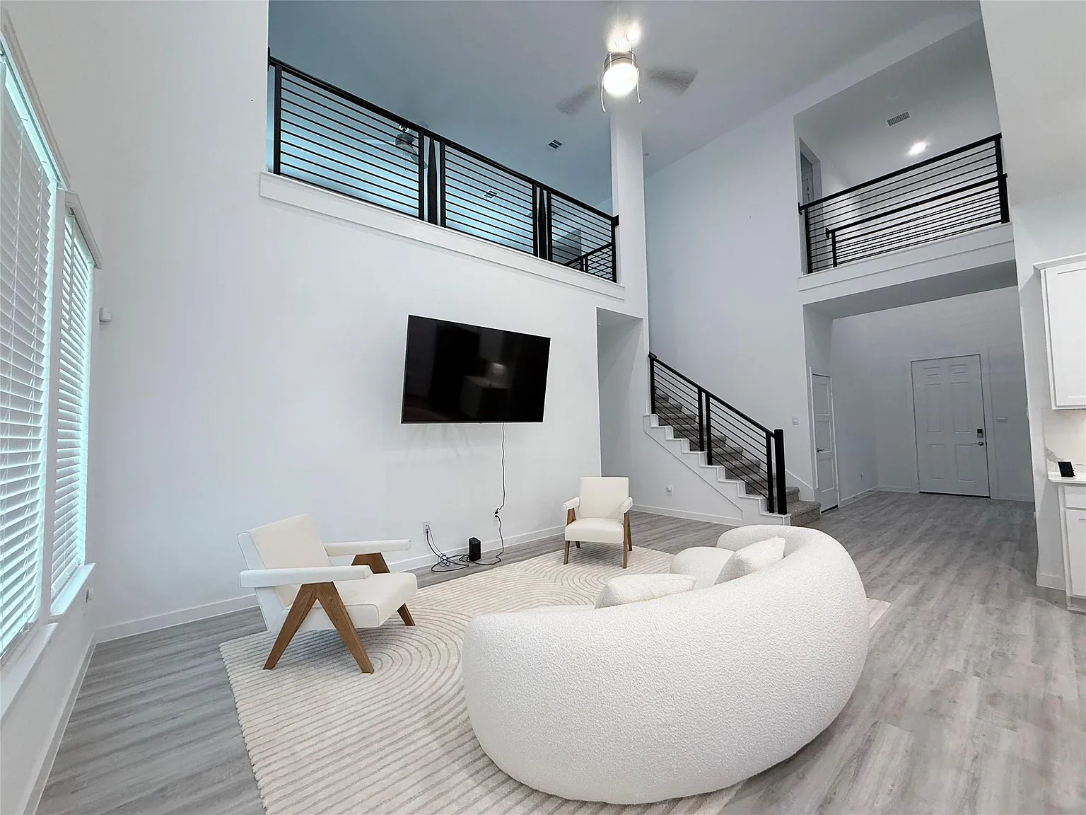 4 bed, 2.5 bath, 2657 sqft, $3,200 — Photo 2