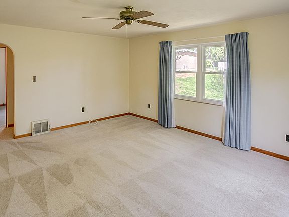 5th image of 8 W Ingle Dr