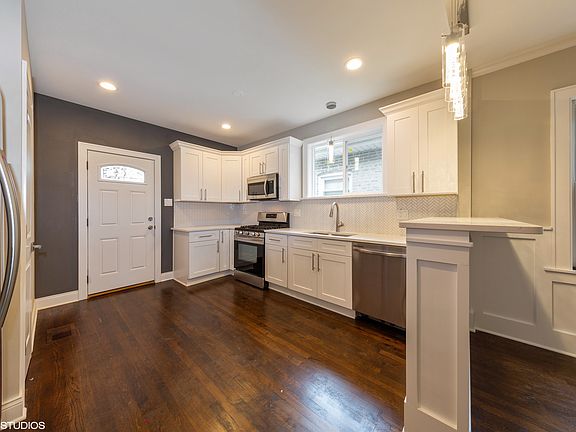 4th image of 840 N Karlov Ave