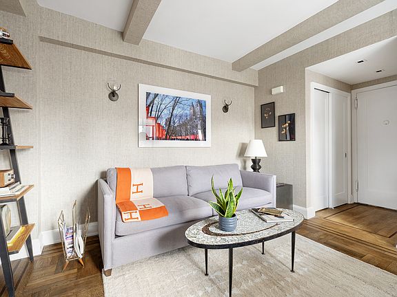 3rd image of 49 W 72nd St APT 16A
