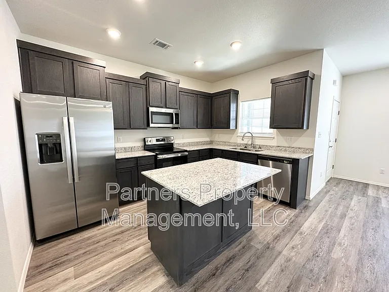 1079 S Benchmark Ln #2 — Photo 5