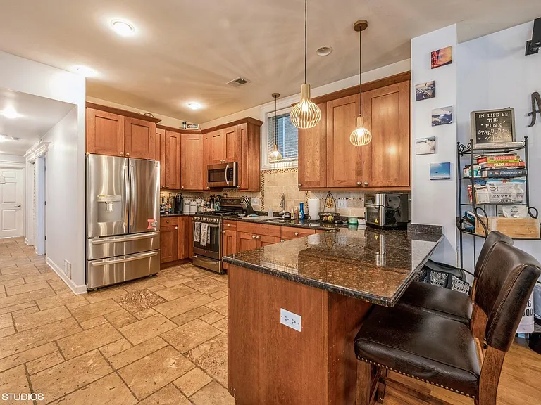 413 N Noble St #G — Photo 3