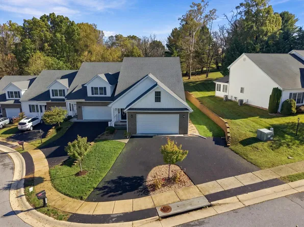 418 Collinswood Dr, Staunton, VA 24401