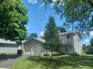 855-857 Rhodes St, Woodstock, IL 60098