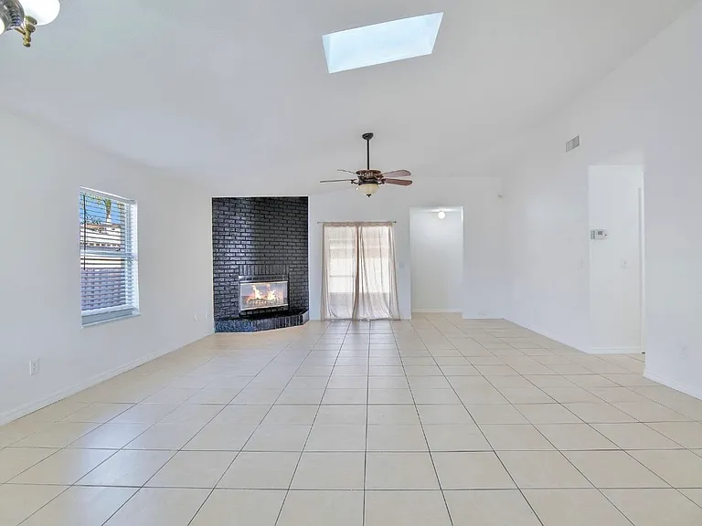 1467 Bay Grove Dr — Photo 2