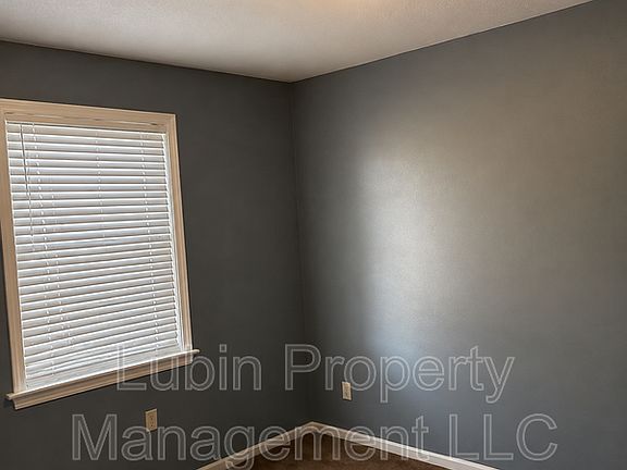 4th image of 2883 Coach Dr APT 3