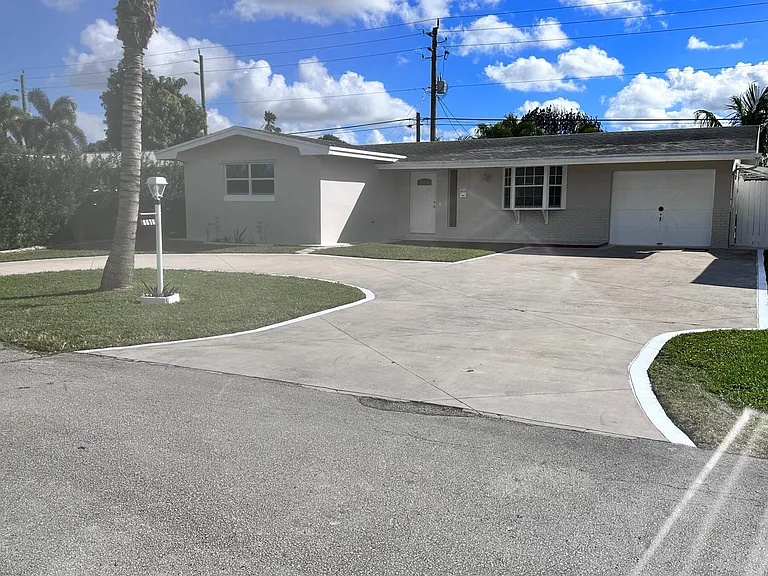 8670 NW 11th St — Photo 25