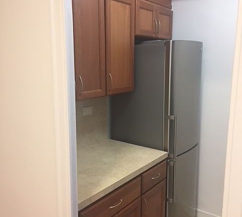 4th image of 139 E 35th St APT 2H