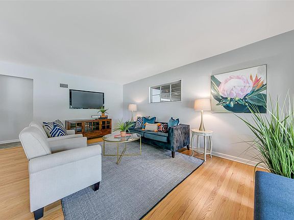 3rd image of 7827 Harlan Ave