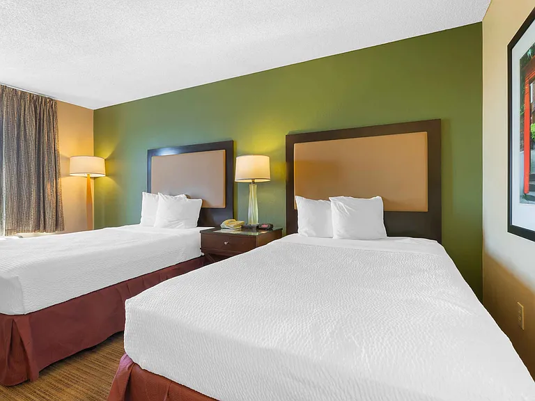 Studio Suite - 2 Full Beds