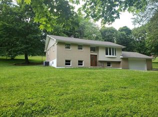 483 Blue Mountain Dr, Walnutport, PA 18088