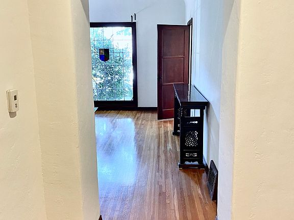 4th image of 352 N Detroit St #1