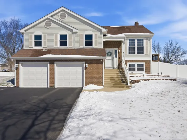 396 Nantucket Ct, Bartlett, IL 60103