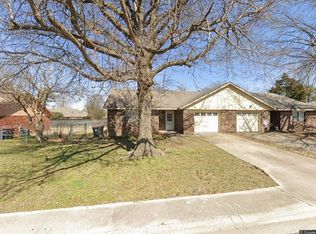 2704 McMillan Dr, Springdale, AR 72762