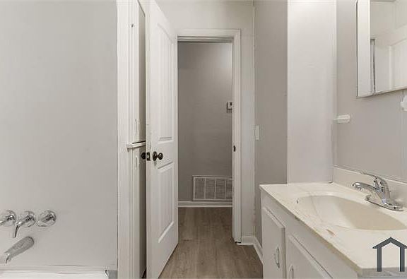 5th image of 552 E 55th Pl N