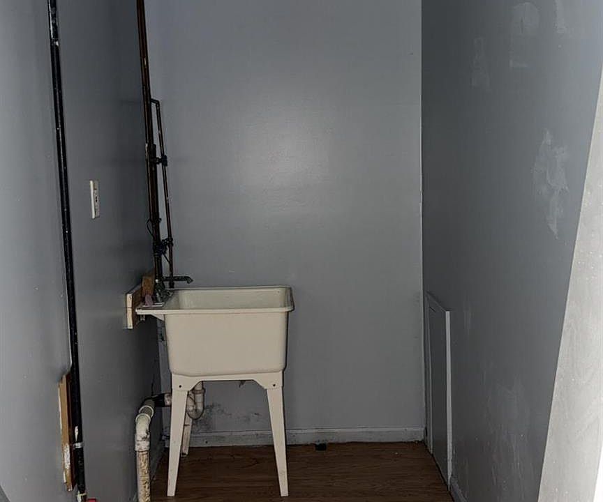 1865 Hanford Ave, photo 3