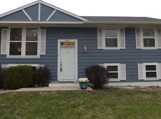 5201 Red Barn Ln, Saint Joseph, MO 64503