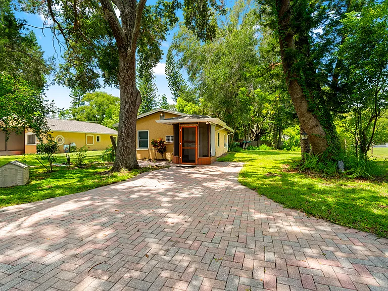5709 Lake Le Clare Rd — Photo 14