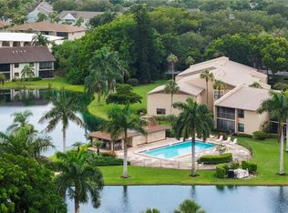195 Cypress Way E APT 8, Naples, FL 34110