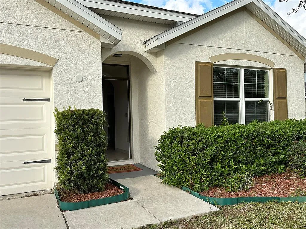 4 bed, 2.0 bath, 1828 sqft, $2,000 — Photo 2