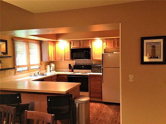5th image of 20 Elm Ln #E3